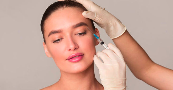 Doctor Injects Only Half Her Face with Botox — And The Internet Can’t Stop Watching